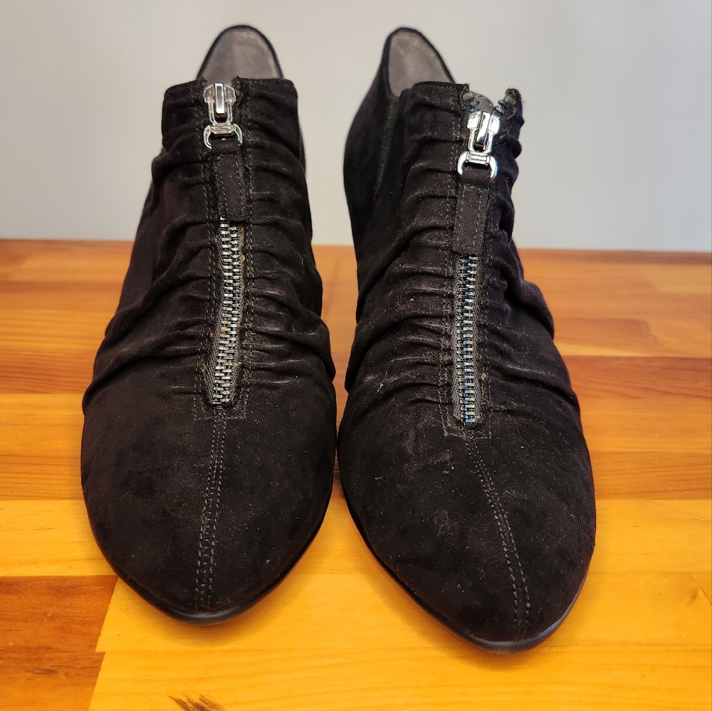 EUC Aerosoles Jalapeno Booties Black Women’s Black Suede Size 11